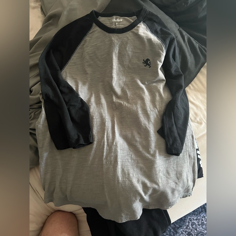 Express 3/4 sleeve baseball style shirts men’s M
